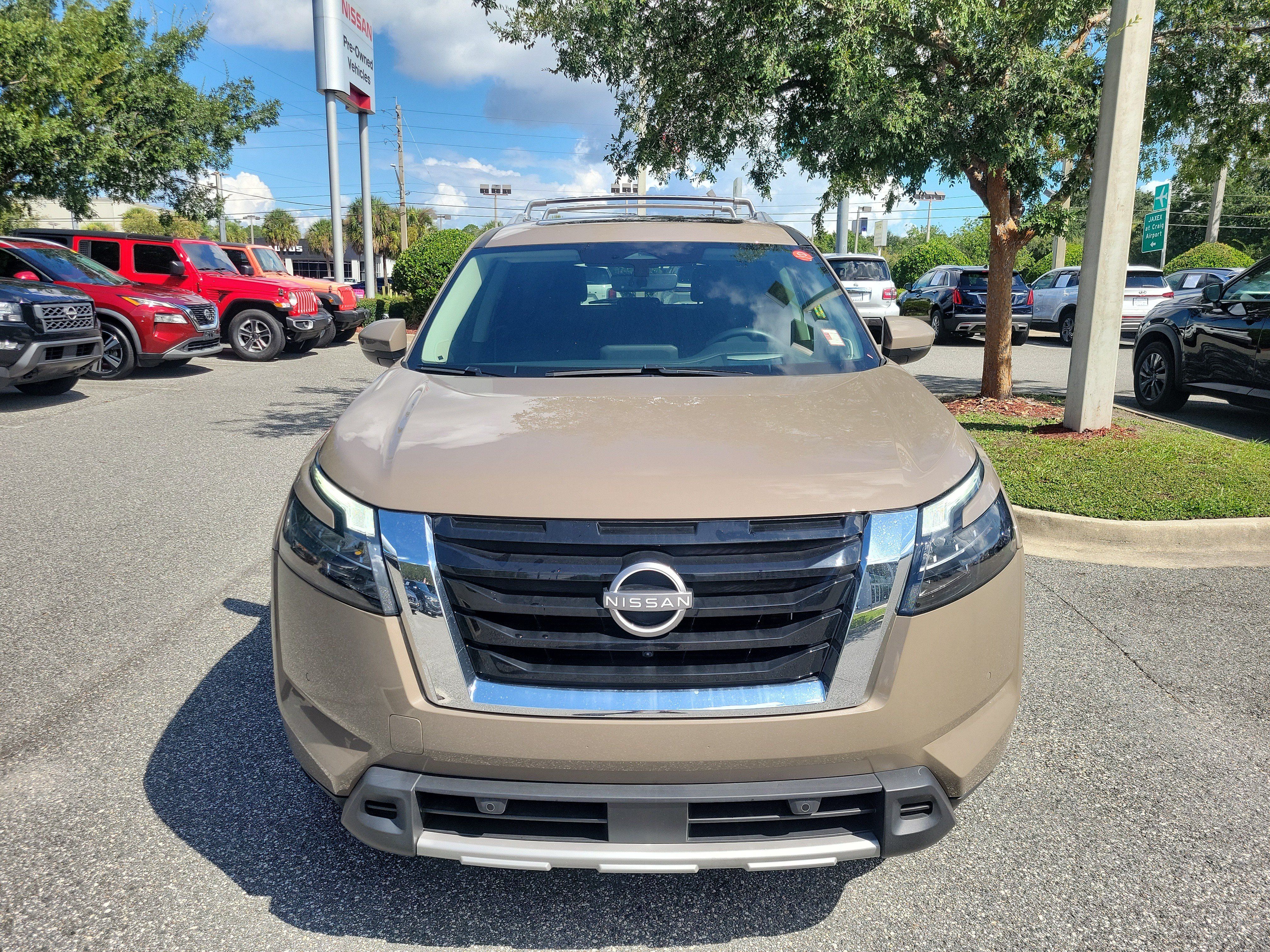 Used 2025 Nissan Pathfinder Platinum w/ Cargo Package AWD/4WD image 9