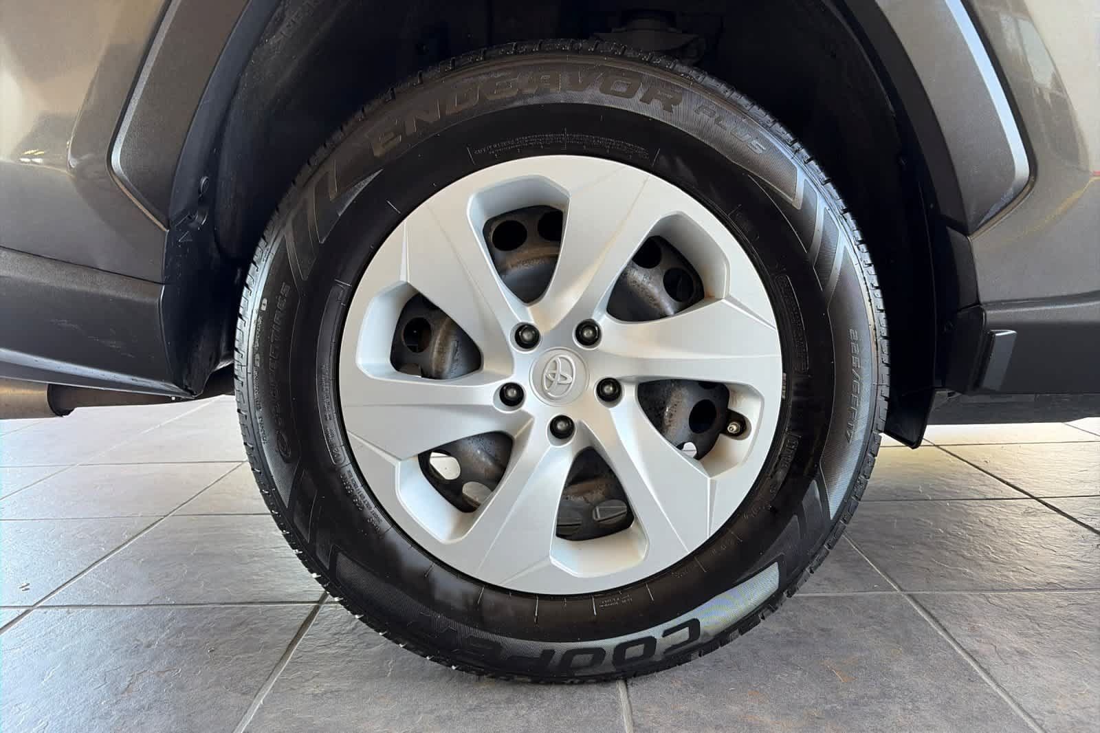 Used 2019 Toyota RAV4 LE FWD image 28