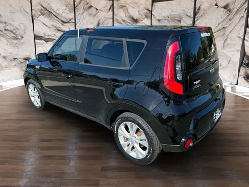 Used 2016 Kia Soul + image 4