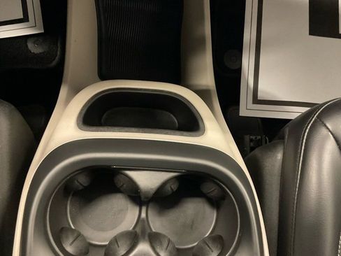 Used 2023 Chrysler Pacifica Touring-L image 20