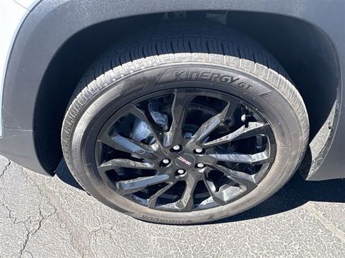 Used 2023 GMC Terrain SLE w/ Driver Convenience Package image 31