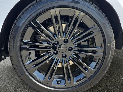 New 2026 Land Rover Range Rover Long Wheelbase SE AWD/4WD image 36