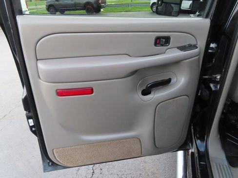 Used 2005 Chevrolet Silverado 2500 LT w/ Heavy-Duty Power Package image 40