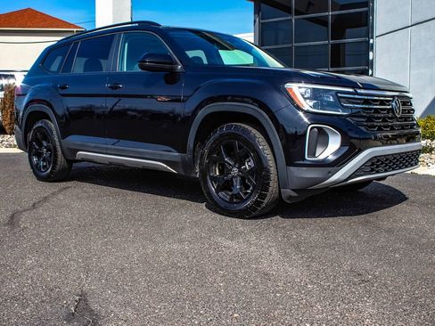 Used 2024 Volkswagen Atlas Peak Edition SE AWD/4WD image 3