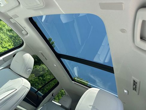 New 2026 Buick Enclave Avenir FWD image 31