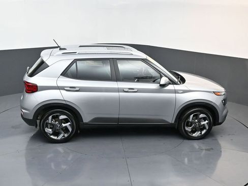 Certified 2025 Hyundai Venue SEL image 17