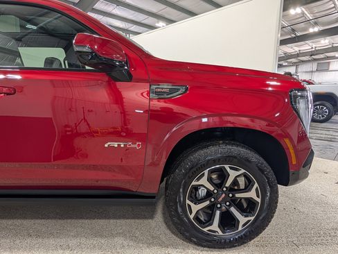 Used 2025 GMC Yukon XL AT4 w/ AT4 Premium Package image 11