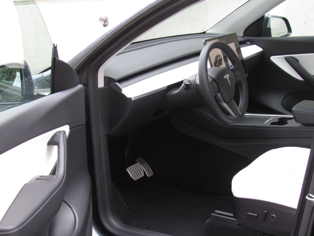 Used 2022 Tesla Model Y Performance AWD/4WD image 9