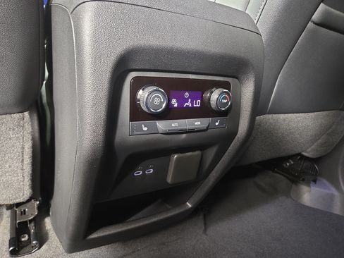 Certified 2024 Chevrolet Traverse RS AWD/4WD image 35