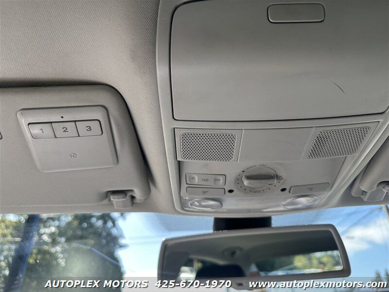 Used 2008 Volkswagen Passat VR6 FWD image 25