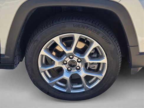 Used 2025 Jeep Compass Limited image 21