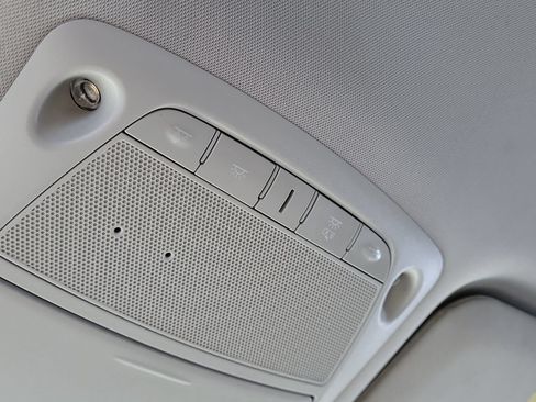 Used 2018 Nissan Rogue SV w/ Premium Package FWD image 32