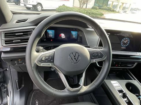 Used 2024 Volkswagen Atlas Cross Sport SE image 18