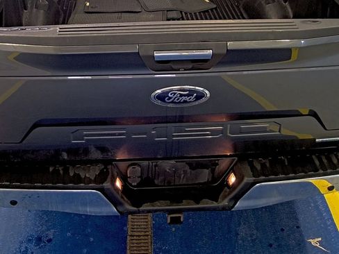 Used 2018 Ford F150 XLT w/ Equipment Group 302A Luxury image 4