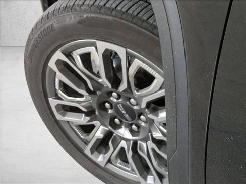 Used 2025 GMC Sierra 1500 Denali Ultimate image 10