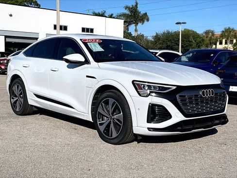 Certified 2024 Audi Q8 e-tron Premium Plus image 2