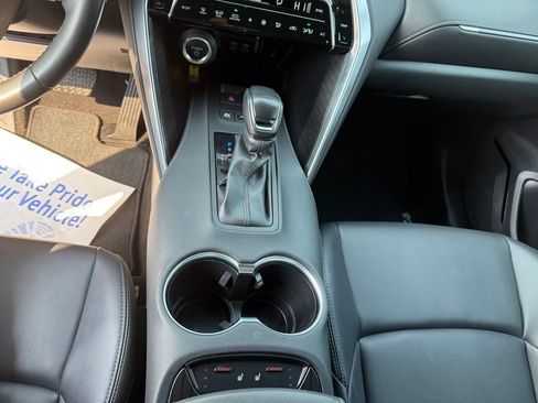 Used 2024 Toyota Venza XLE AWD/4WD image 14
