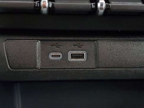 Used 2024 GMC Canyon AT4 image 27