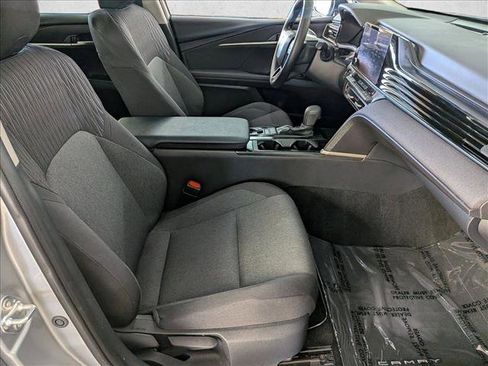 Used 2025 Toyota Camry LE FWD image 27