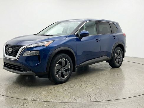 Used 2025 Nissan Rogue SV AWD/4WD image 3