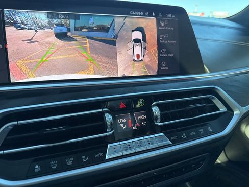 Used 2020 BMW X7 M50i w/ Dynamic Handling Package image 30