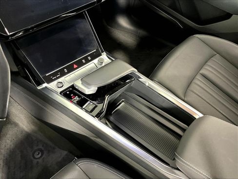 Used 2022 Audi e-tron Premium Plus w/ Premium Plus Package AWD/4WD image 17