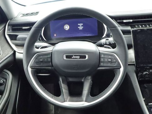Used 2023 Jeep Grand Cherokee Limited w/ Luxury Tech Group II AWD/4WD image 25