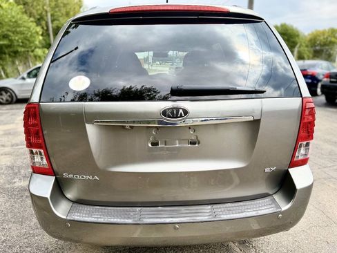 Used 2011 Kia Sedona EX FWD image 4