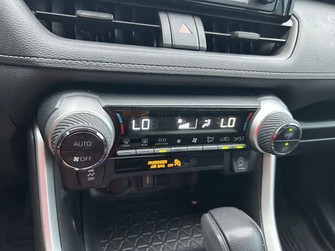 Used 2022 Toyota RAV4 XLE FWD image 27