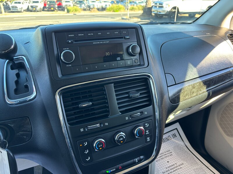 Used 2013 Dodge Grand Caravan American Value Package FWD image 15