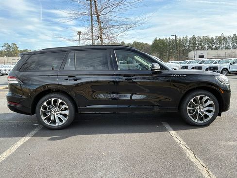 New 2026 Lincoln Aviator AWD w/ Jet Appearance Package image 4