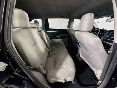 Used 2018 Toyota Highlander LE FWD image 34