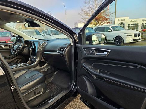 Used 2022 Ford Edge Titanium w/ Equipment Group 301A image 10