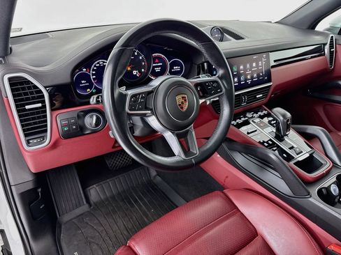 Certified 2023 Porsche Cayenne AWD/4WD image 4