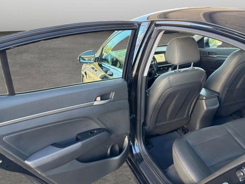 Used 2017 Hyundai Elantra Limited w/ Limited Tech Package 08 FWD image 14