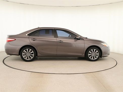 Used 2015 Toyota Camry XLE image 8