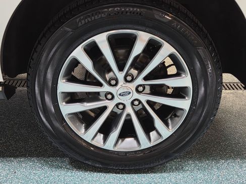 Used 2018 Ford Expedition Limited w/ Equipment Group 301A AWD/4WD image 13