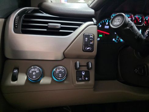 Used 2018 GMC Yukon SLT w/ Premium Edition AWD/4WD image 30