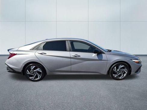 Used 2025 Hyundai Elantra Sport FWD image 7