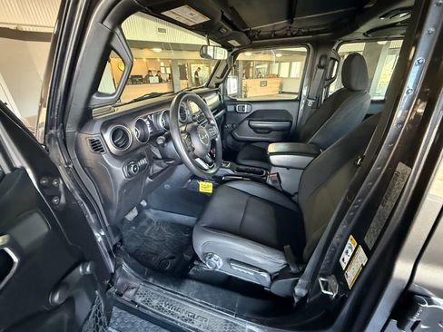 Used 2018 Jeep Wrangler Unlimited Sport image 18