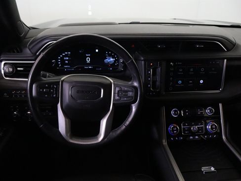 Used 2022 GMC Yukon XL Denali w/ Denali Premium Package AWD/4WD image 18