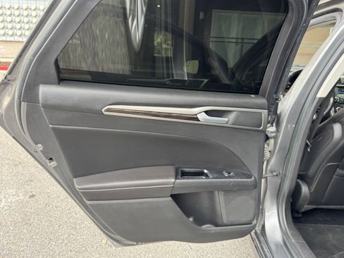 Used 2014 Ford Fusion SE w/ Equipment Group 202A image 28