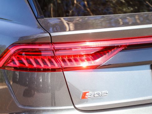Used 2022 Audi SQ8 Prestige AWD/4WD image 9