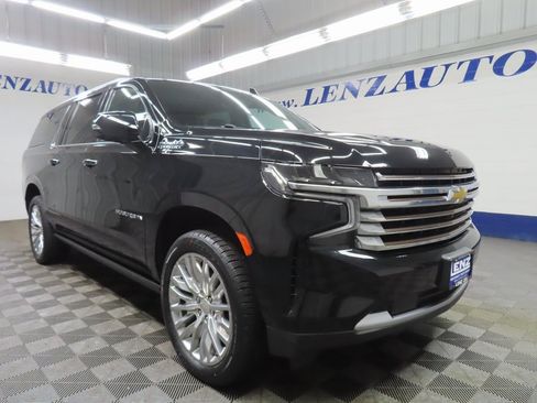 Used 2024 Chevrolet Suburban High Country image 3