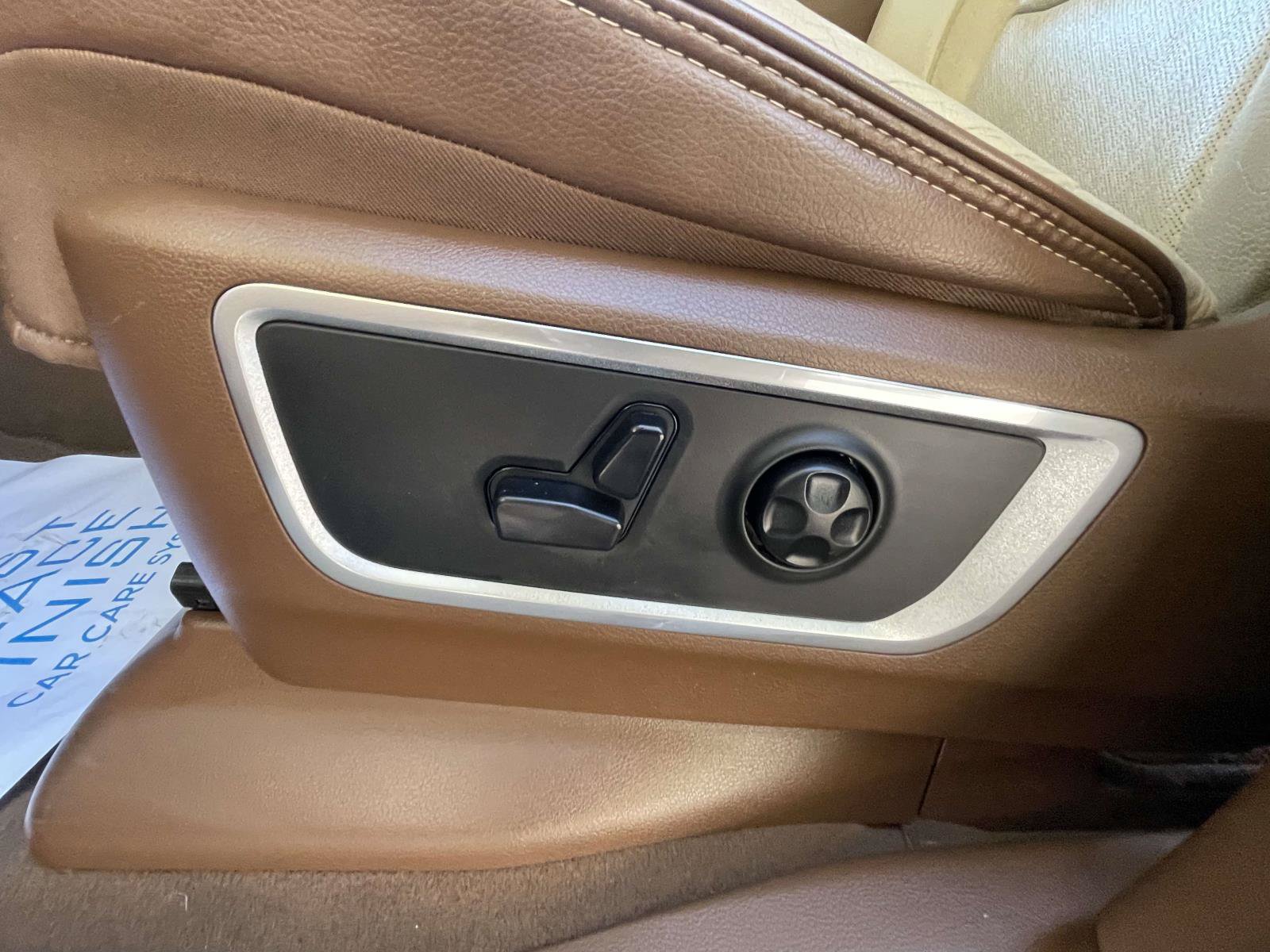 Used 2019 RAM 1500 Laramie AWD/4WD image 16