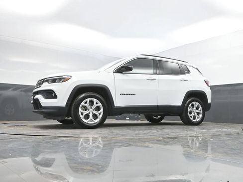 Used 2024 Jeep Compass Latitude AWD/4WD image 36
