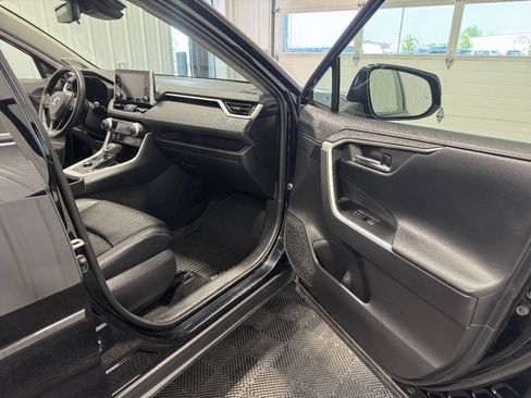 Used 2020 Toyota RAV4 Limited AWD/4WD image 23