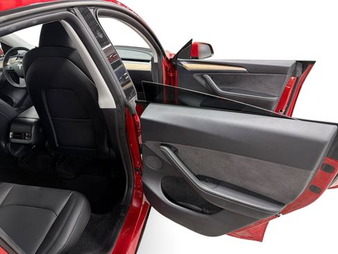 Certified 2023 Tesla Model Y Long Range AWD/4WD image 12