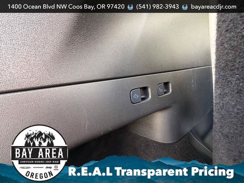 Used 2021 Tesla Model Y Long Range AWD/4WD image 27