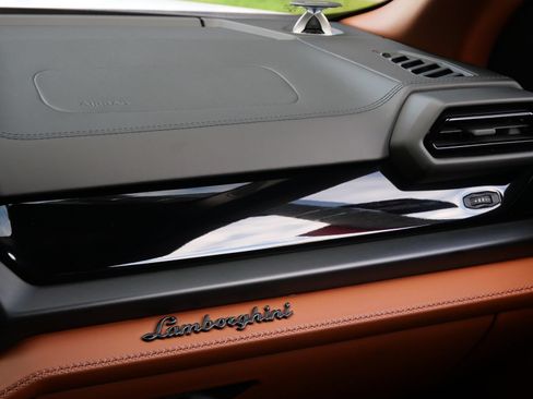 Used 2026 Lamborghini Urus S AWD/4WD image 23